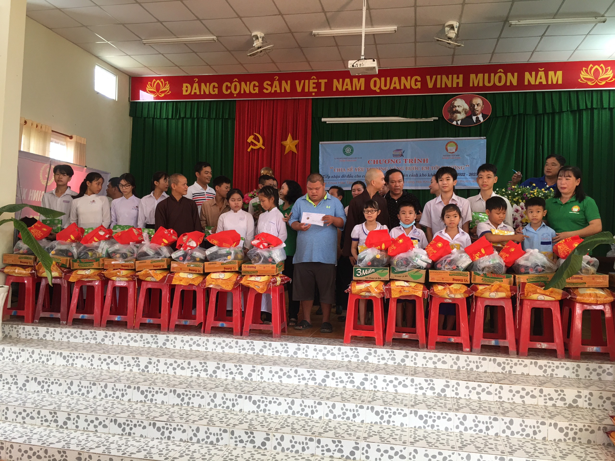 Trà Vinh: BTS Phật giáo huyện Càng Long phát động chương trình “Chia sẻ yêu thương – nâng bước em tới trường” lần 6