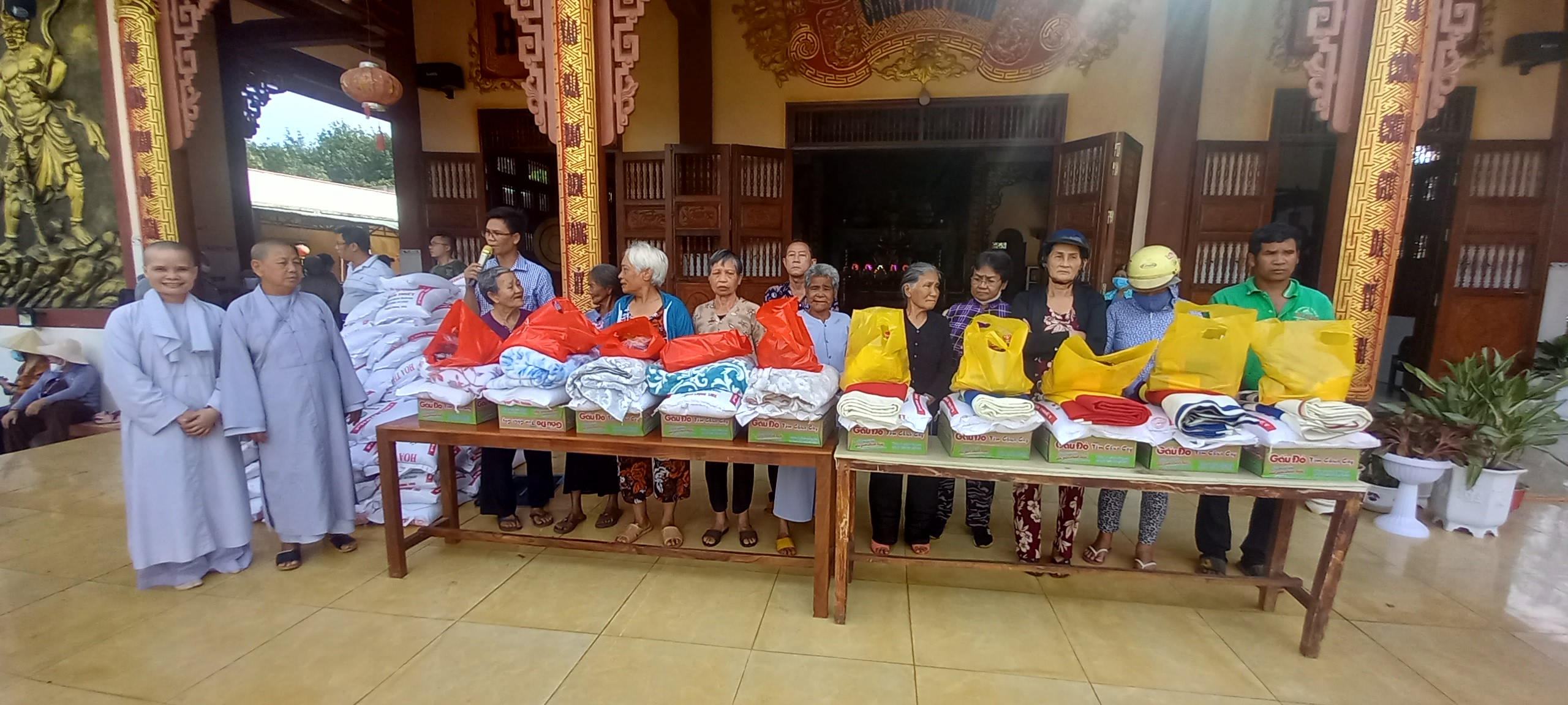 Bình Phước: Trao tặng 500 phần quà cho các hộ nghèo bà con dân tộc khó khăn ở vùng biên giới thuộc huyện Bù Gia Mập