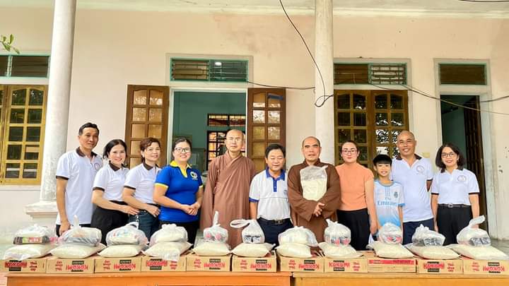 Nghệ An: Tặng quà cho người khiếm thị tại huyện Thanh Chương