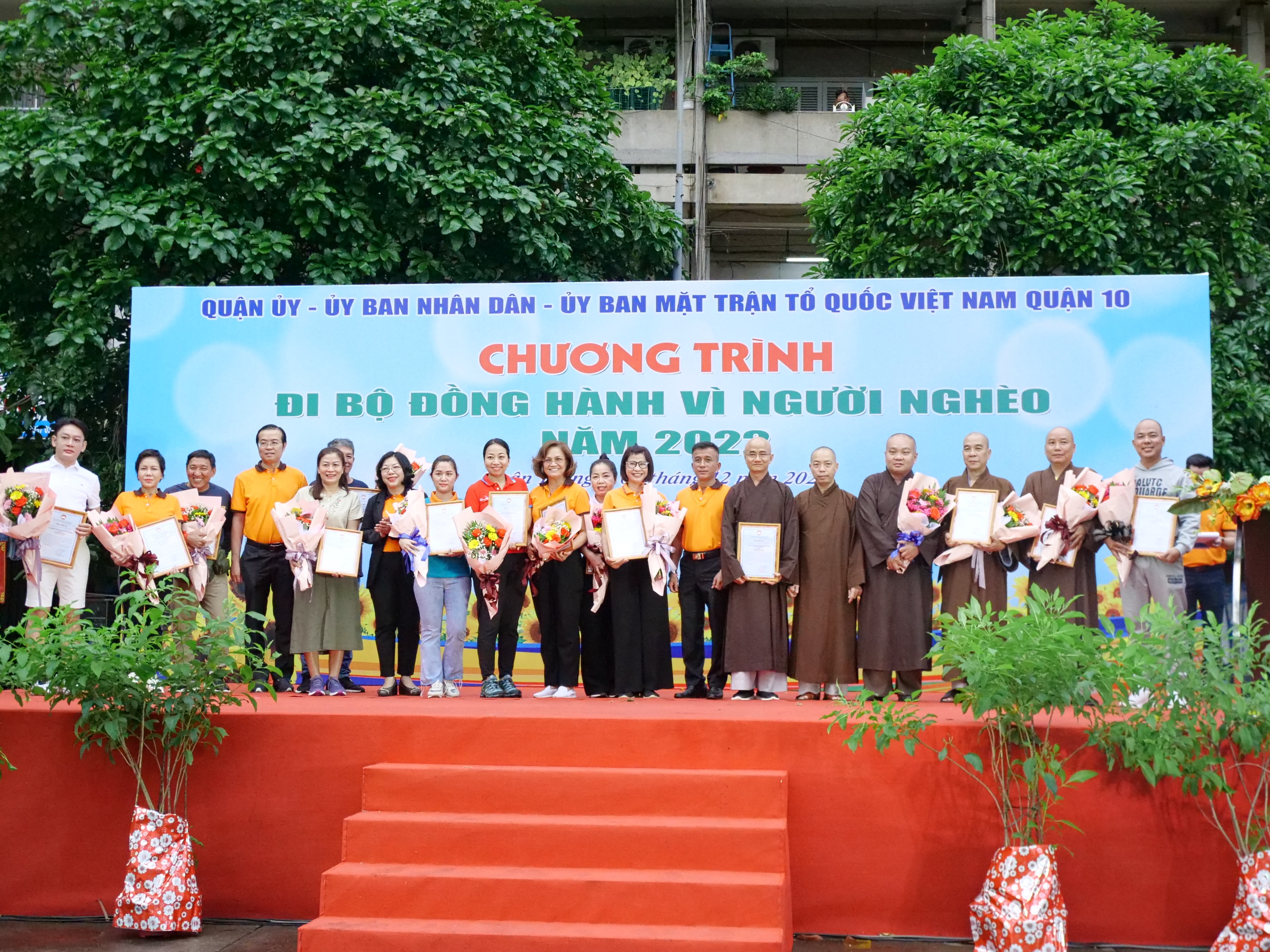 TP.HCM: Chùa Giác Ngộ - Quỹ Đạo Phật Ngày Nay chung tay ủng hộ quỹ "Vì người nghèo" quận 10