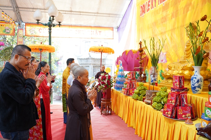 Hà Nội: Đại lễ kính mừng Đức Phật thành Đạo và lễ tất niên tại chùa Tăng Phúc