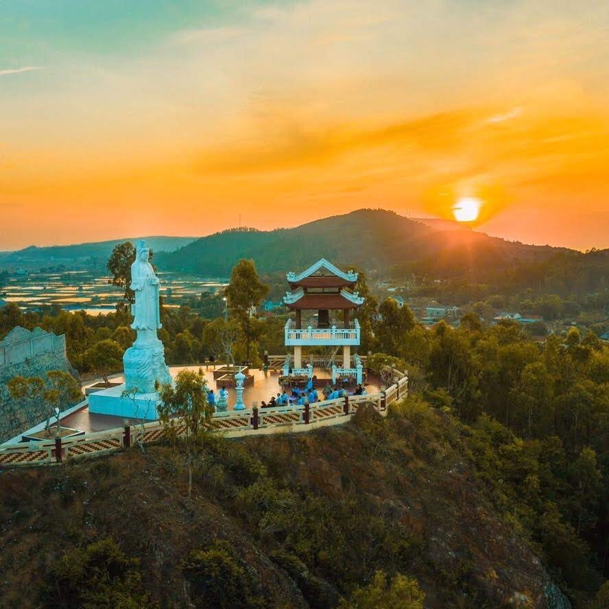 Nghệ An: Đêm hội Hoa đăng kỷ niệm Đức Phật A Di Đà tại chùa An Thái