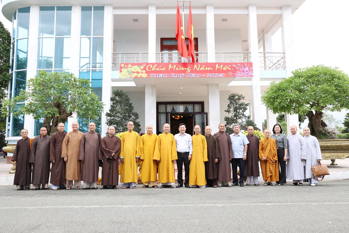 Long An: Ban Trị sự GHPGVN tỉnh chúc tết Thường trực Tỉnh ủy, Ban Dân vận, Ban Tôn giáo tỉnh