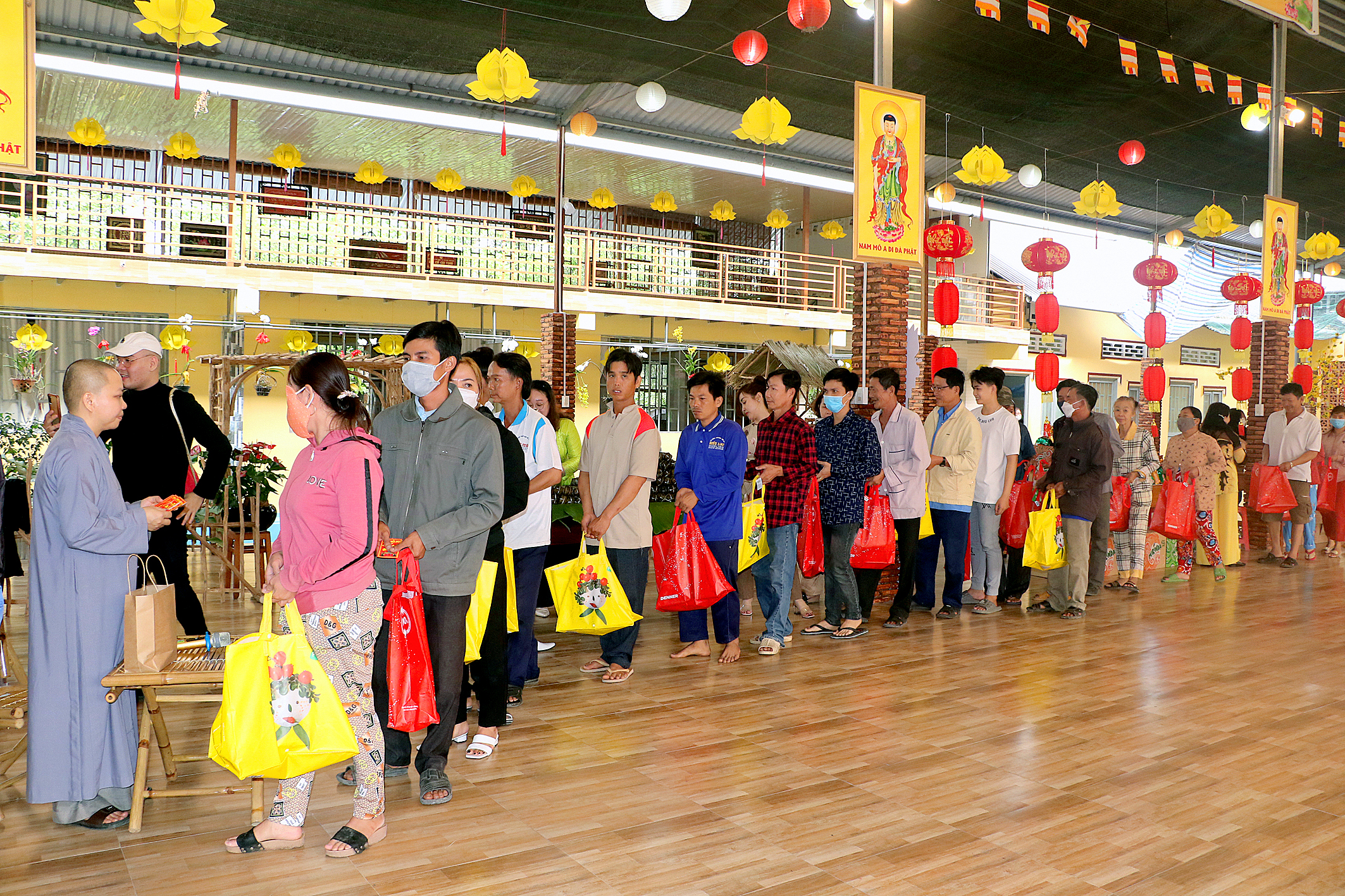 Đồng Tháp: Phiên chợ "Xuân Yêu Thương" tại chùa Thiền Kim