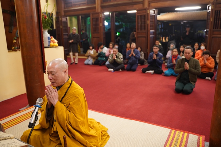 Hà Nội: Thiêng liêng thời khắc đầu tiên của năm mới Quý Mão tại chùa Bằng