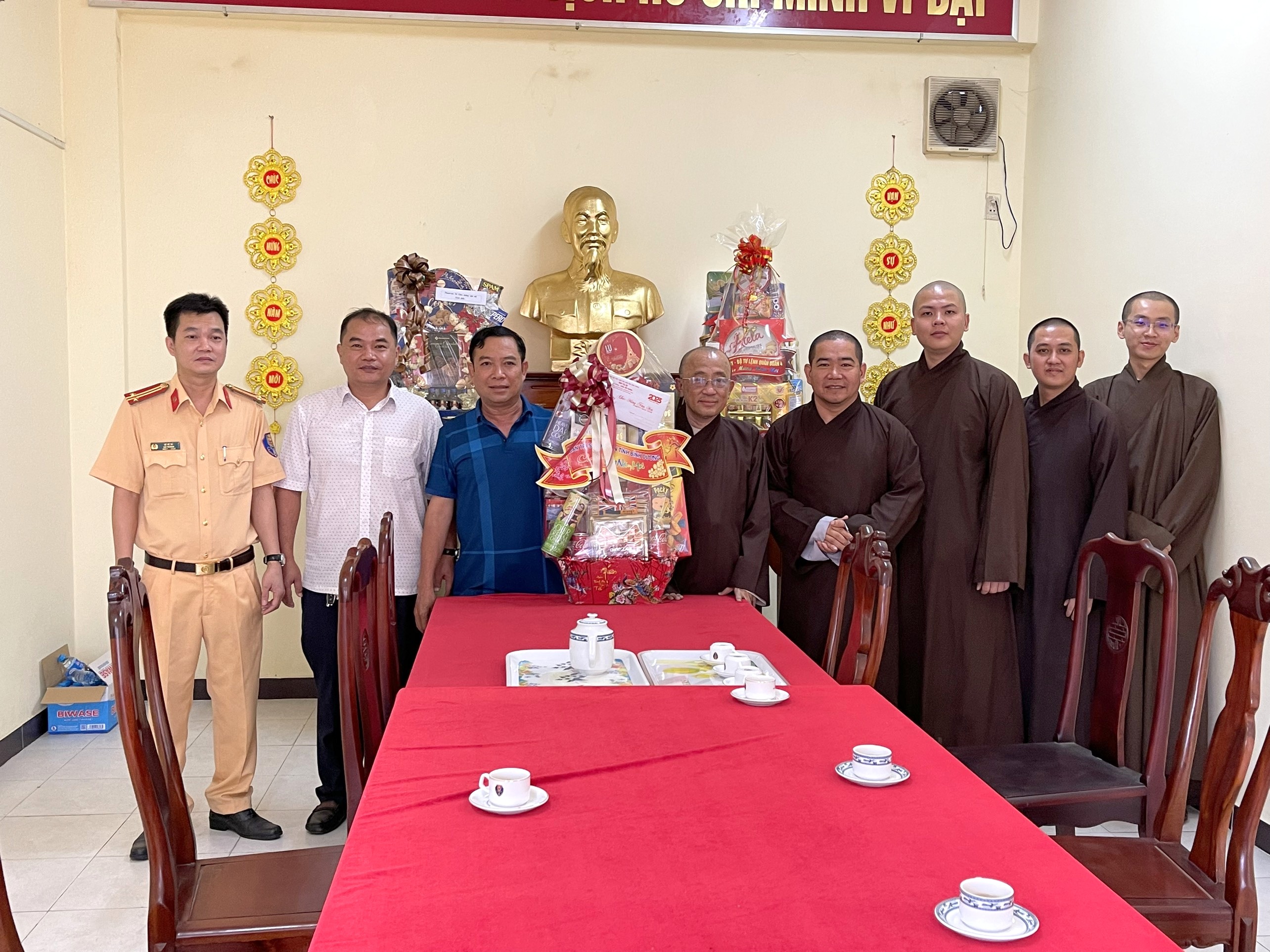 Bình Dương: Phật giáo tỉnh chúc Tết đến Phòng Cảnh sát Giao thông tỉnh Bình Dương