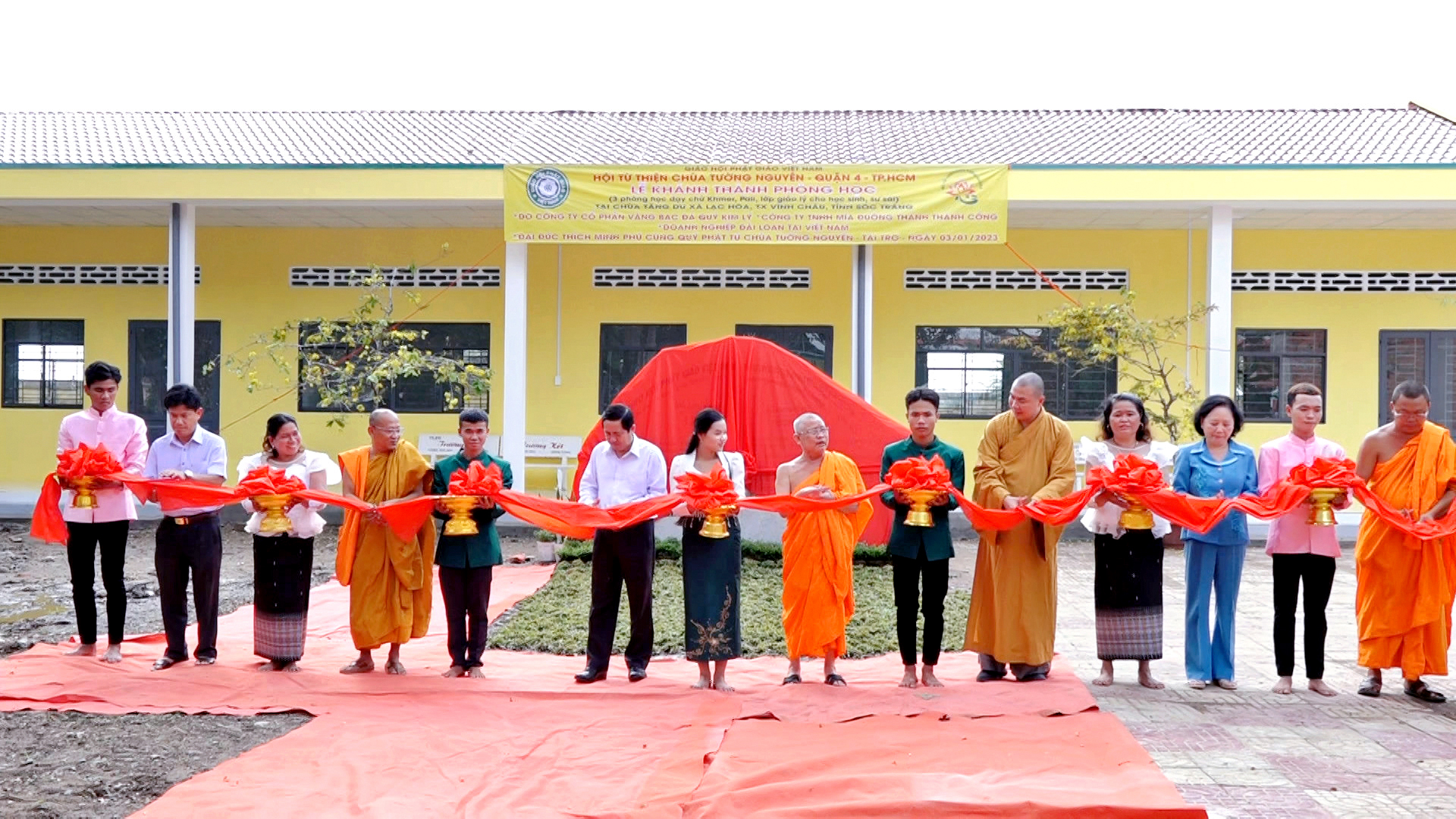 Hội Từ thiện chùa Tường Nguyên (TP.HCM) khánh thành 3 phòng học và tặng quà Tết cho bà con nghèo tại Sóc Trăng