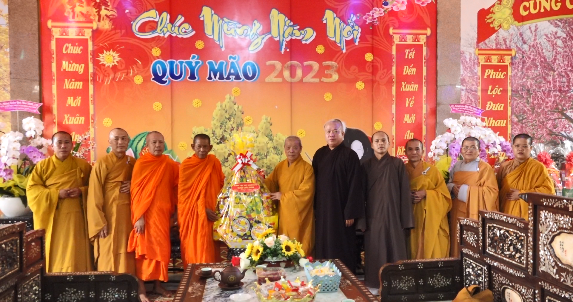 Trà Vinh: BTS GHPGVN huyện Châu Thành chúc tết, khánh tuế chư Tôn đức thường trực BTS Phật giáo tỉnh