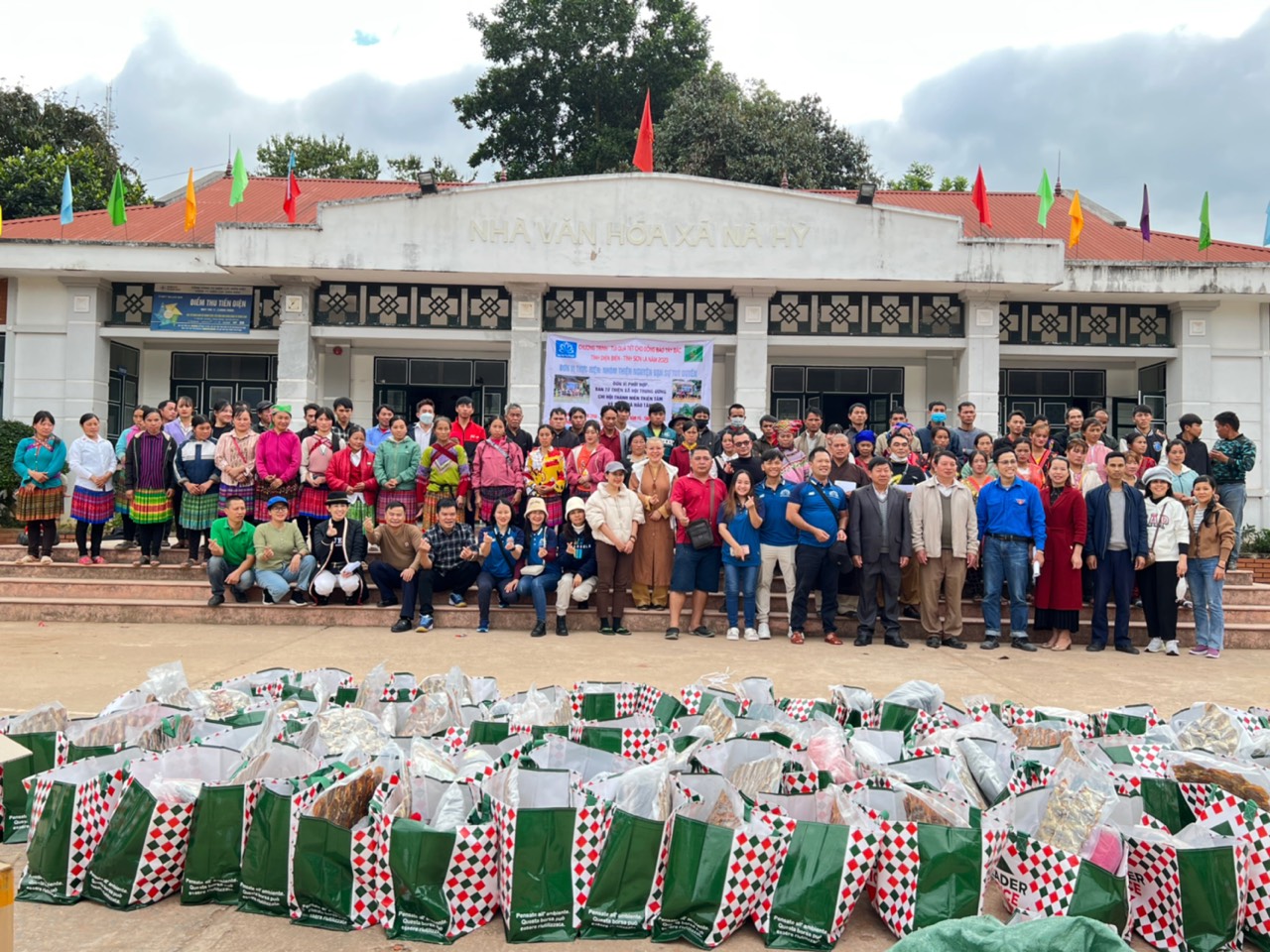 Tây Bắc: Ban Từ thiện Xã hội Trung ương tổ chức chương trình “Kết nối yêu thương – Chia sẻ cuộc sống”