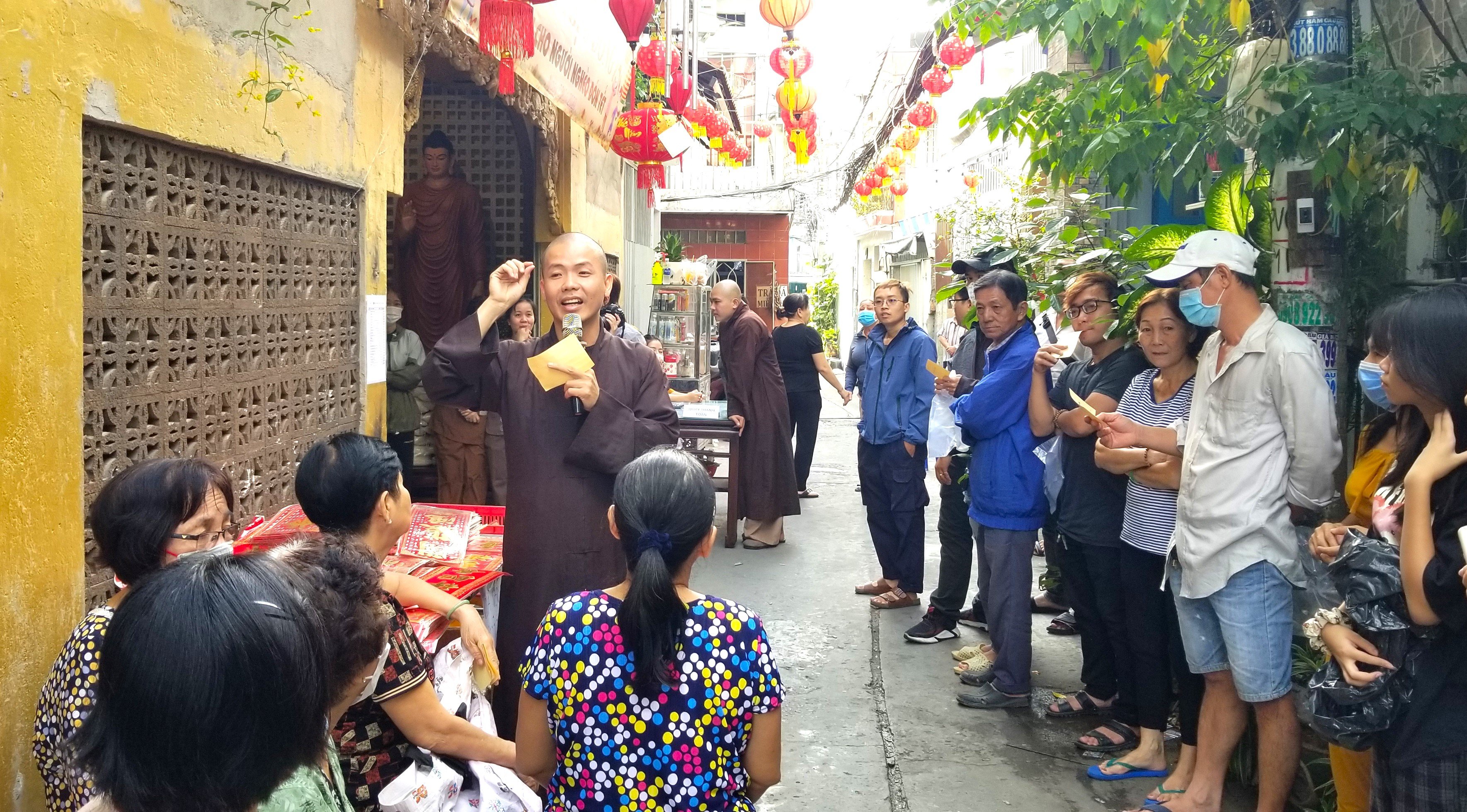 TP.HCM: “Siêu thị 0 đồng” tại chùa Thiên Khánh (quận 6) giúp người nghèo đón Tết