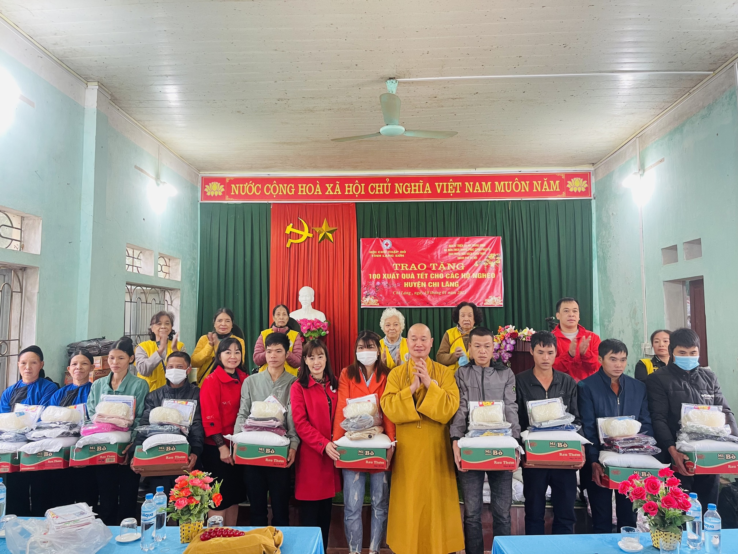 Lạng Sơn: Ban từ thiện xã hội Trung ương trao quà Tết cho đồng bào dân tộc Tày và dân tộc Lùng tại huyện Chi Lăng