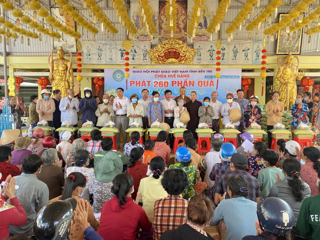 Bến Tre: Chương trình “Tết yêu thương” Chùa Huệ Năng trao quà Tết cho bà con năm 2023
