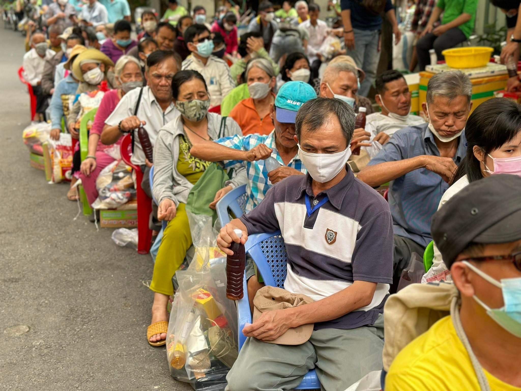 TP.HCM: Ban TT-XH PG huyện Bình Chánh tặng quà Tết đến người cơ nhỡ, cụ già neo đơn, người khuyết tật tại quận Bình Tân