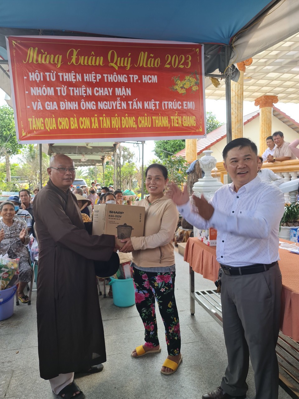 Tiền Giang: Ban TT-XH PG huyện Bình Chánh tặng quà Tết yêu thương cho bà con nghèo khó khăn tại xã Tân Hội Đông