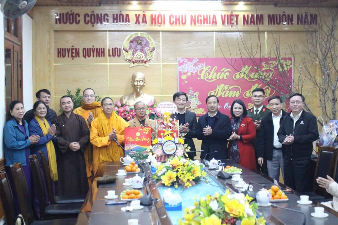 Nghệ An: Ban Trị sự Phật giáo huyện Quỳnh Lưu thăm và chúc Tết các ban ngành cơ quan trong huyện