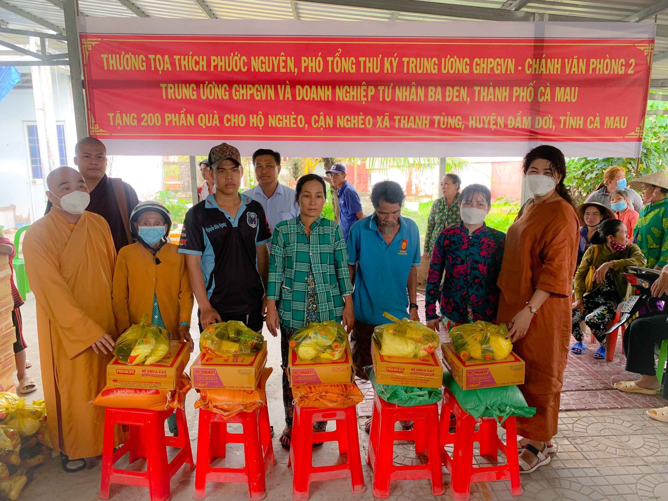 Cà Mau: BTS GHPGVN tỉnh trao quà cho bà con khó khăn nhân dịp xuân Quý Mão