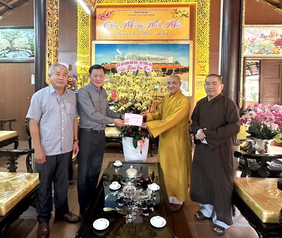 Bình Dương: Cục trưởng Cục An ninh Nội địa – Bộ Công an chúc mừng năm mới đến HT. Thích Huệ Thông