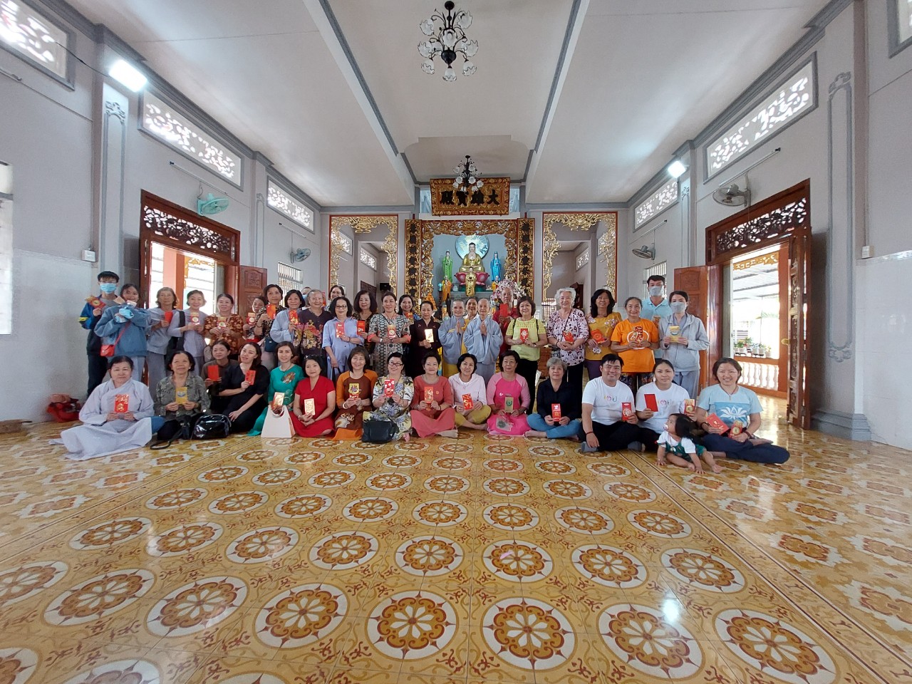 Nhóm Phật tử TP.HCM phóng sanh, cúng dường tịnh tài tịnh vật 10 chùa tại Đồng Tháp và An Giang