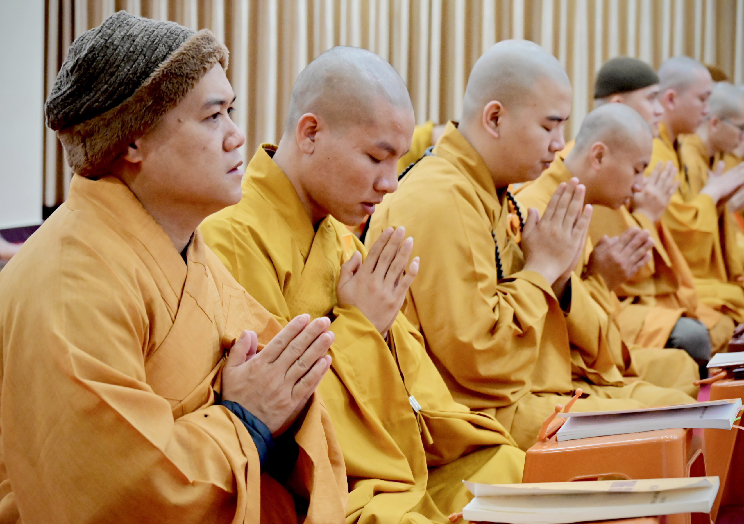 Chư Tăng Học viện Phật giáo Việt Nam tại Hà Nội tụng giới, bố tát định kỳ