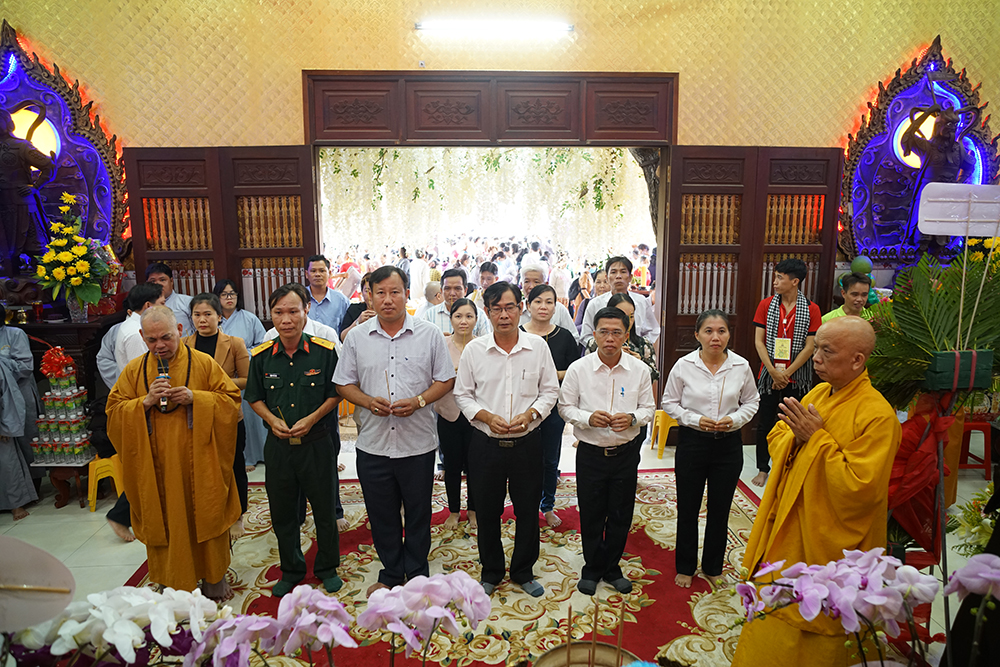Long An: Lễ khánh tạ Tam bảo, an vị Phật, trì Kinh Dược Sư và khai đàn chẩn tế tại chùa Thạnh Đức
