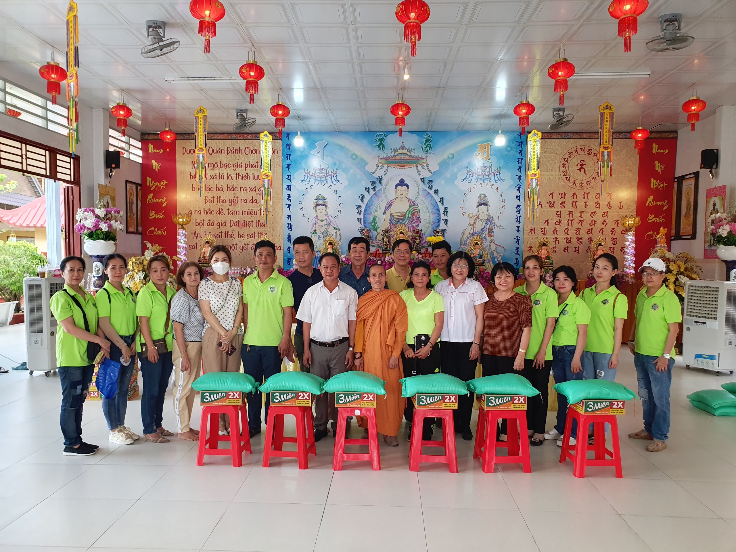 Kiên Giang: Tịnh xá Ngọc Sơn phát quà cho bà con khó khăn trên địa bàn TP. Rạch Giá