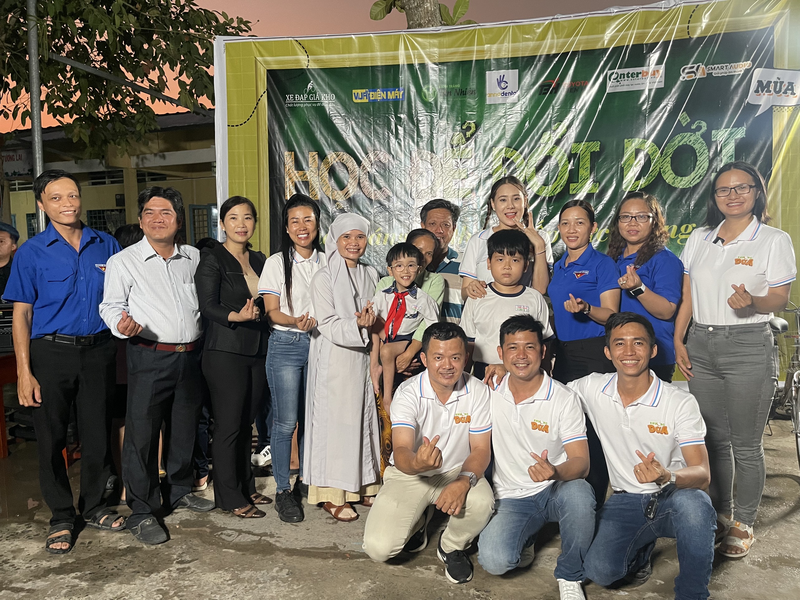 Đồng Tháp: Kênh Youtube Khương Dừa thực hiện chương trình "Học Để Đổi Đời" mùa 2 tại huyện Châu Thành