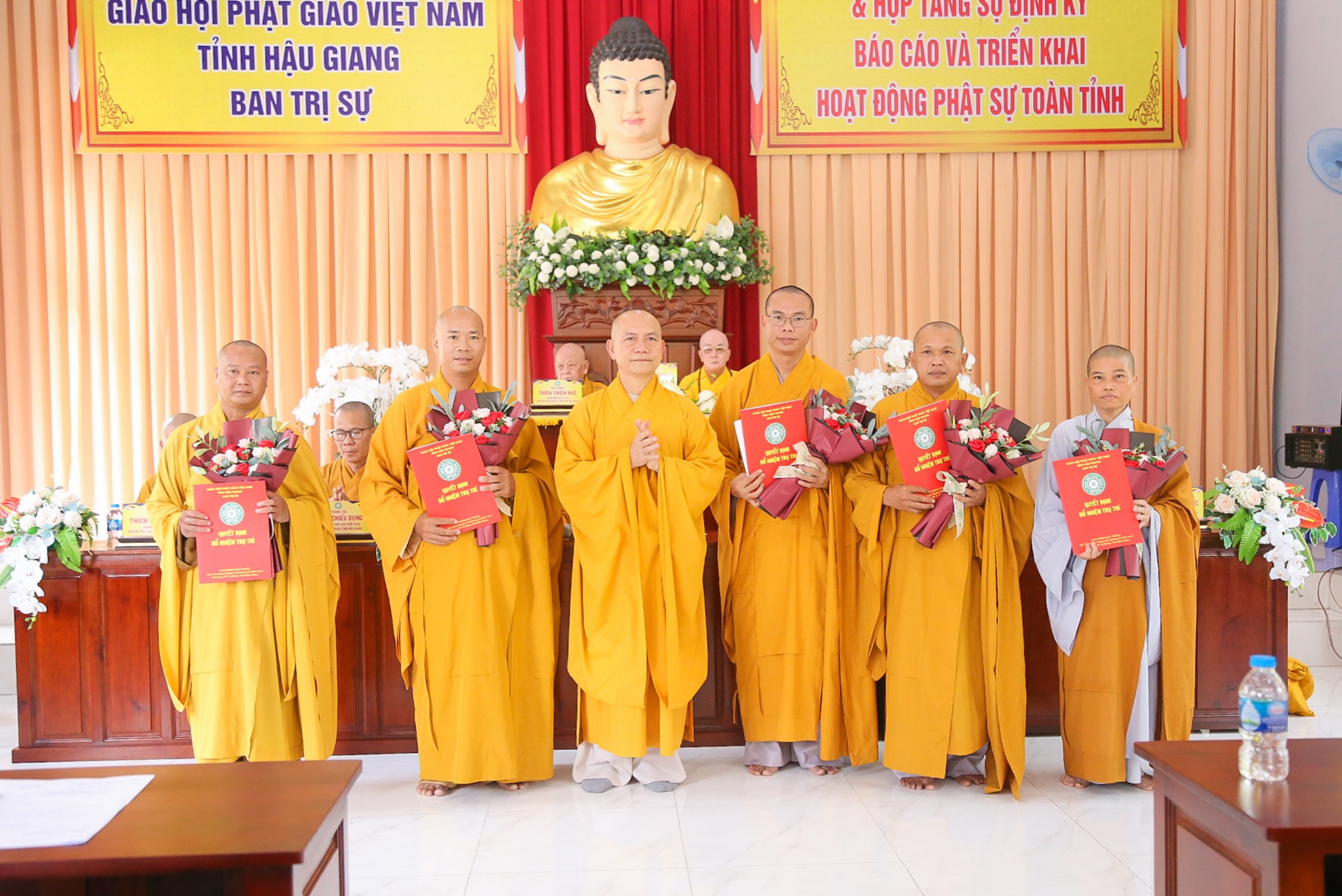 Hậu Giang: Phật giáo tỉnh tổ chức họp Tăng sự và trao Quyết định bổ sung nhân sự