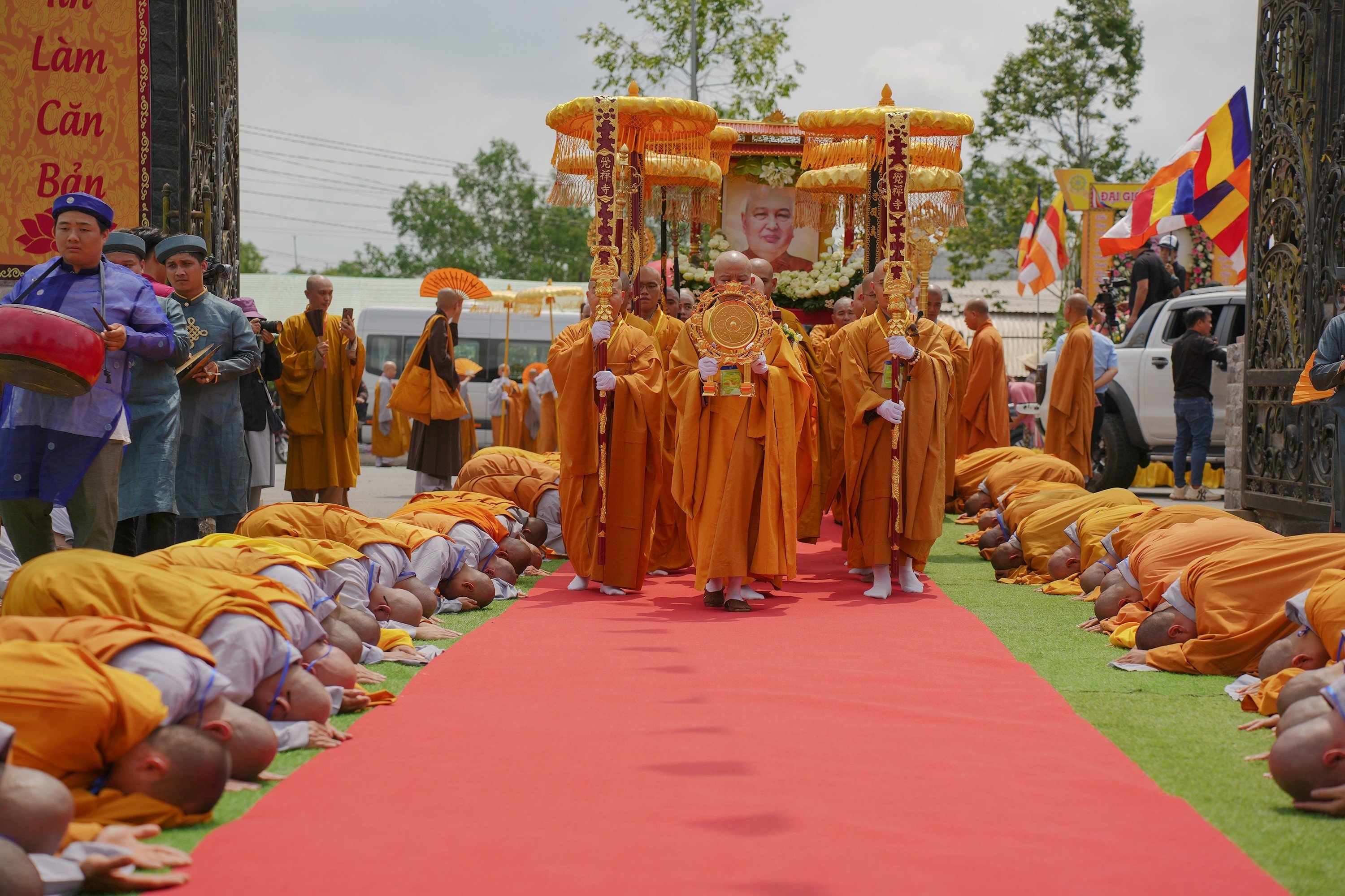 Vĩnh Long: Đại giới đàn Đắc Pháp – Cung thỉnh Giới bổn và di ảnh cố Hòa Thượng Đắc Pháp về hai điểm truyền giới