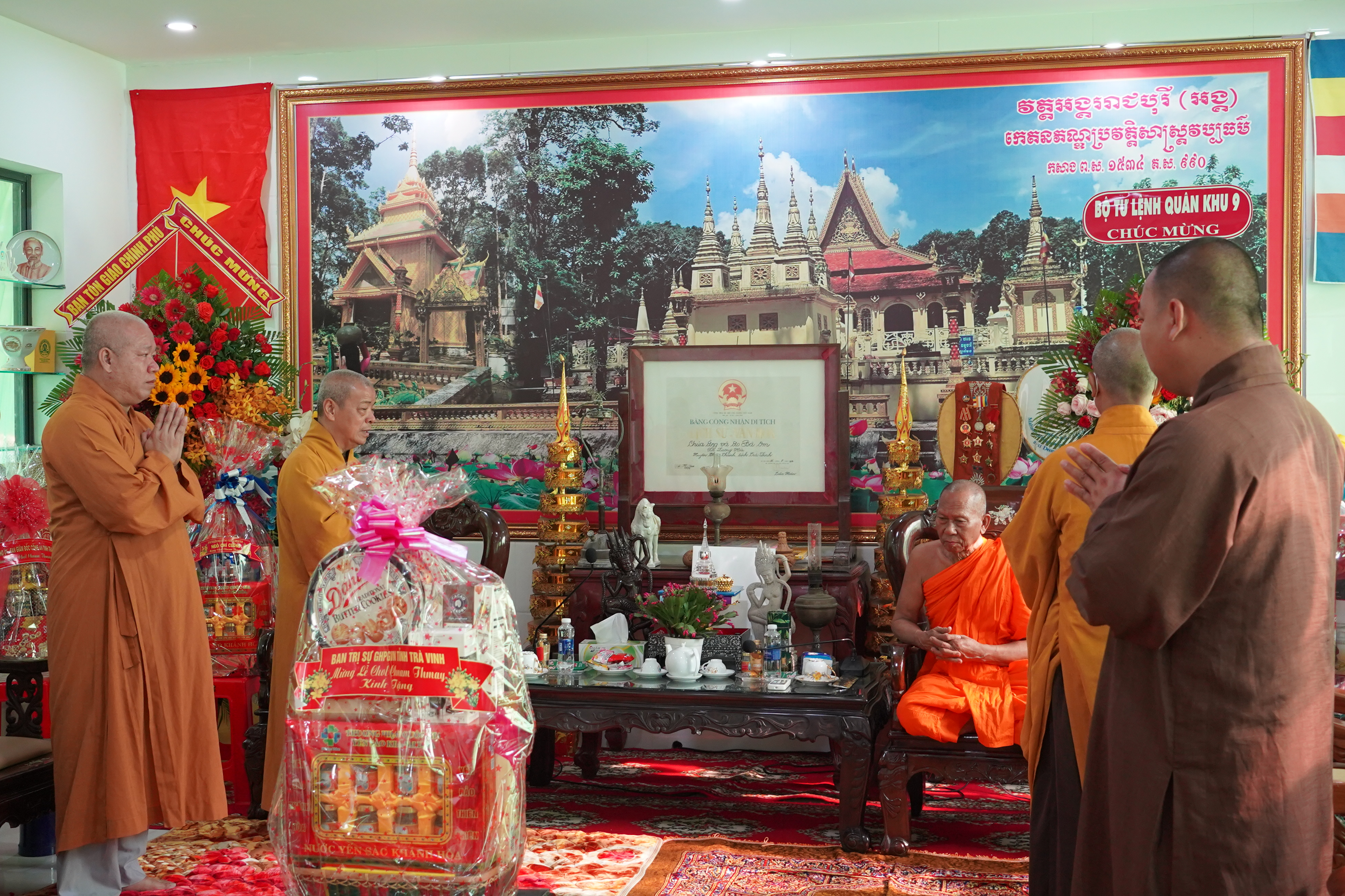 Trà Vinh: Thường trực BTS Phật giáo tỉnh thăm và chúc tết chư Tôn giáo phẩm Phật giáo Nam tông Khmer và lãnh đạo tỉnh nhân tết cổ truyền Chôl Chnăm Thmây