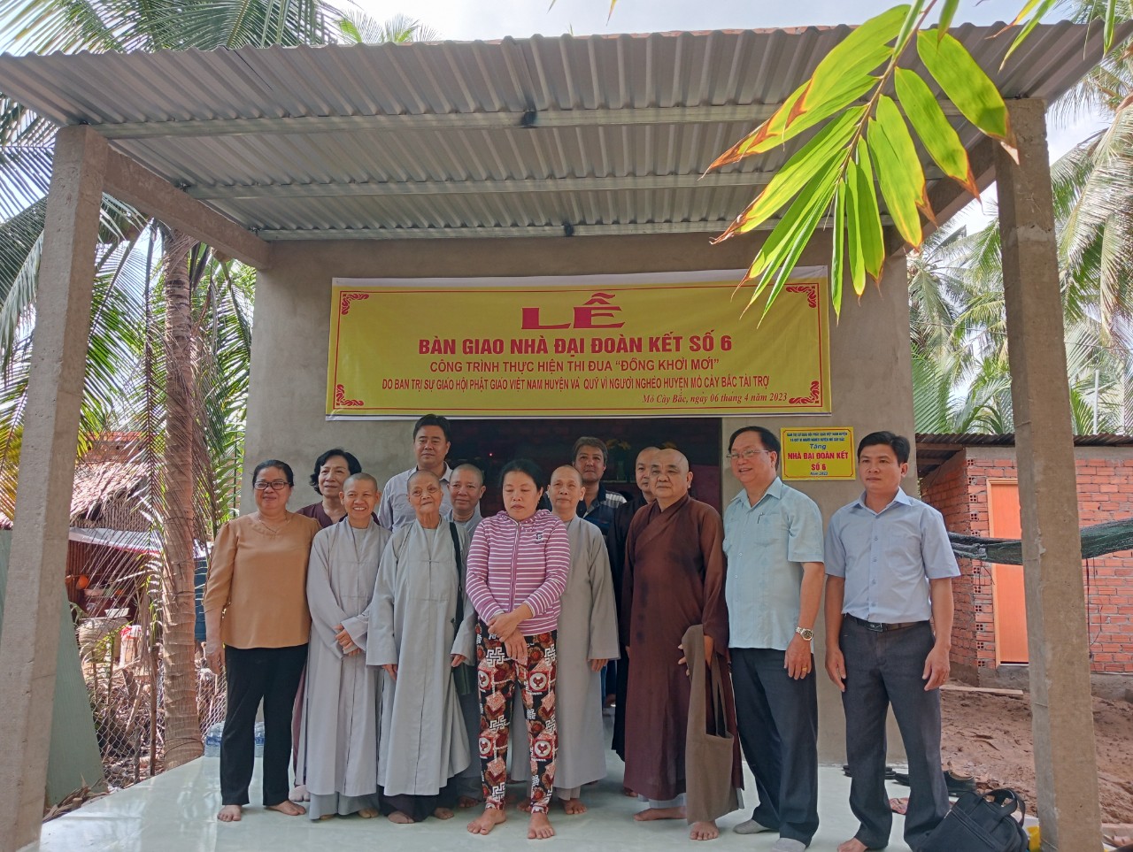 Bến Tre: Ban Trị Sự GHPGVN huyện Mỏ Cày Bắc bàn giao căn nhà đại đoàn kết số 6