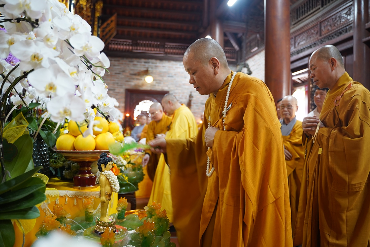 Hà Nội: Phật giáo quận Ba Đình kính mừng Đại lễ Phật đản PL.2567