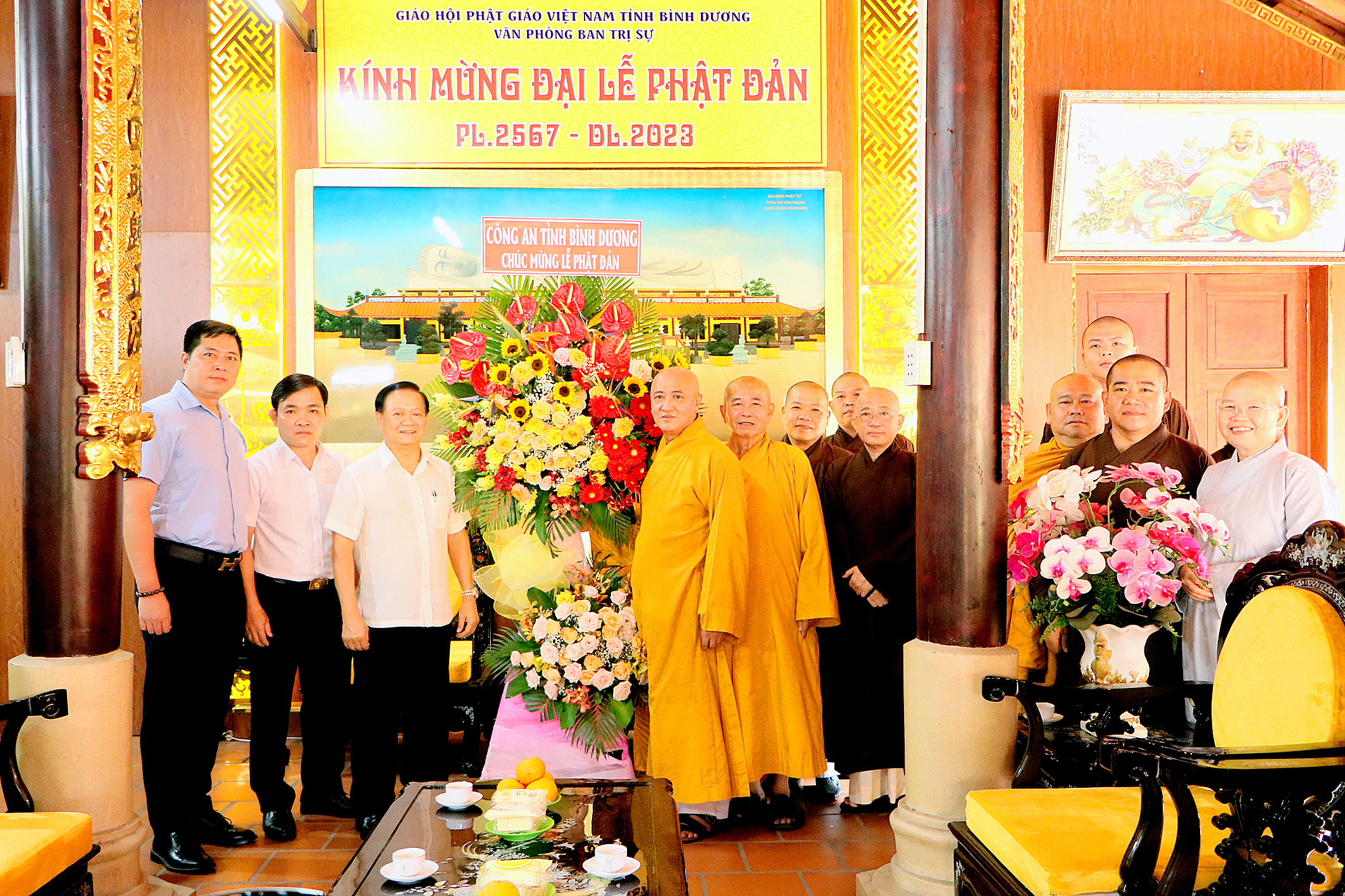 Bình Dương: Lãnh đạo Công an tỉnh thăm và chúc mừng Đại lễ Phật đản PL.2567