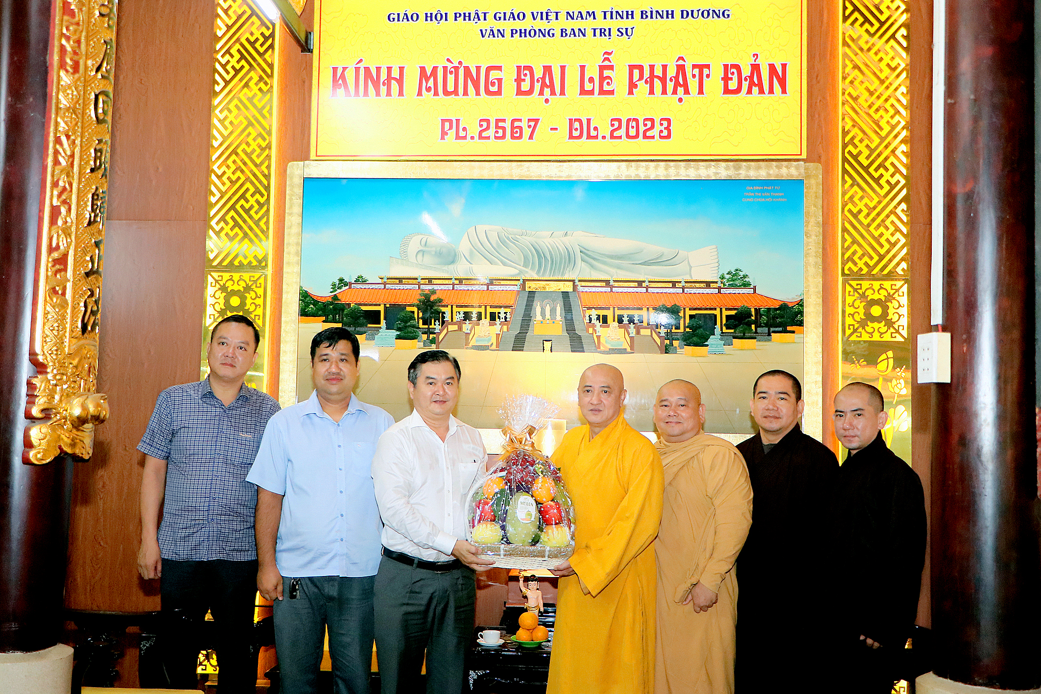 Bình Dương: Lãnh đạo Công an TP. Thủ Dầu Một chúc mừng Đại lễ Phật đản PL.2567
