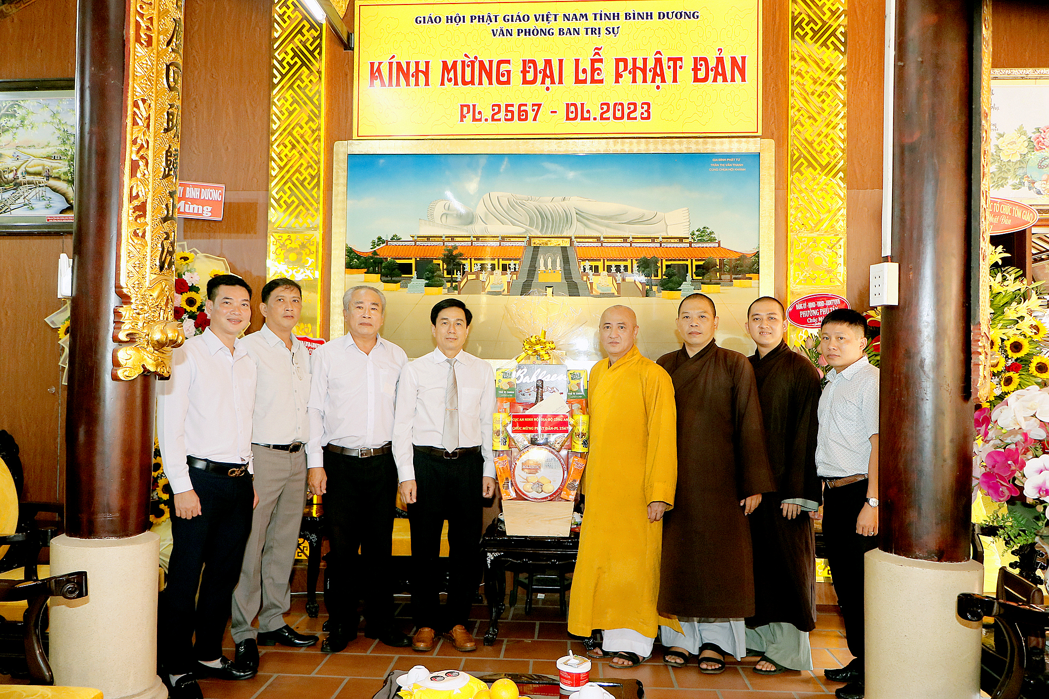 Bình Dương: Cục An ninh Nội địa – Bộ Công an chúc mừng Phật đản đến Hòa thượng Thích Huệ Thông