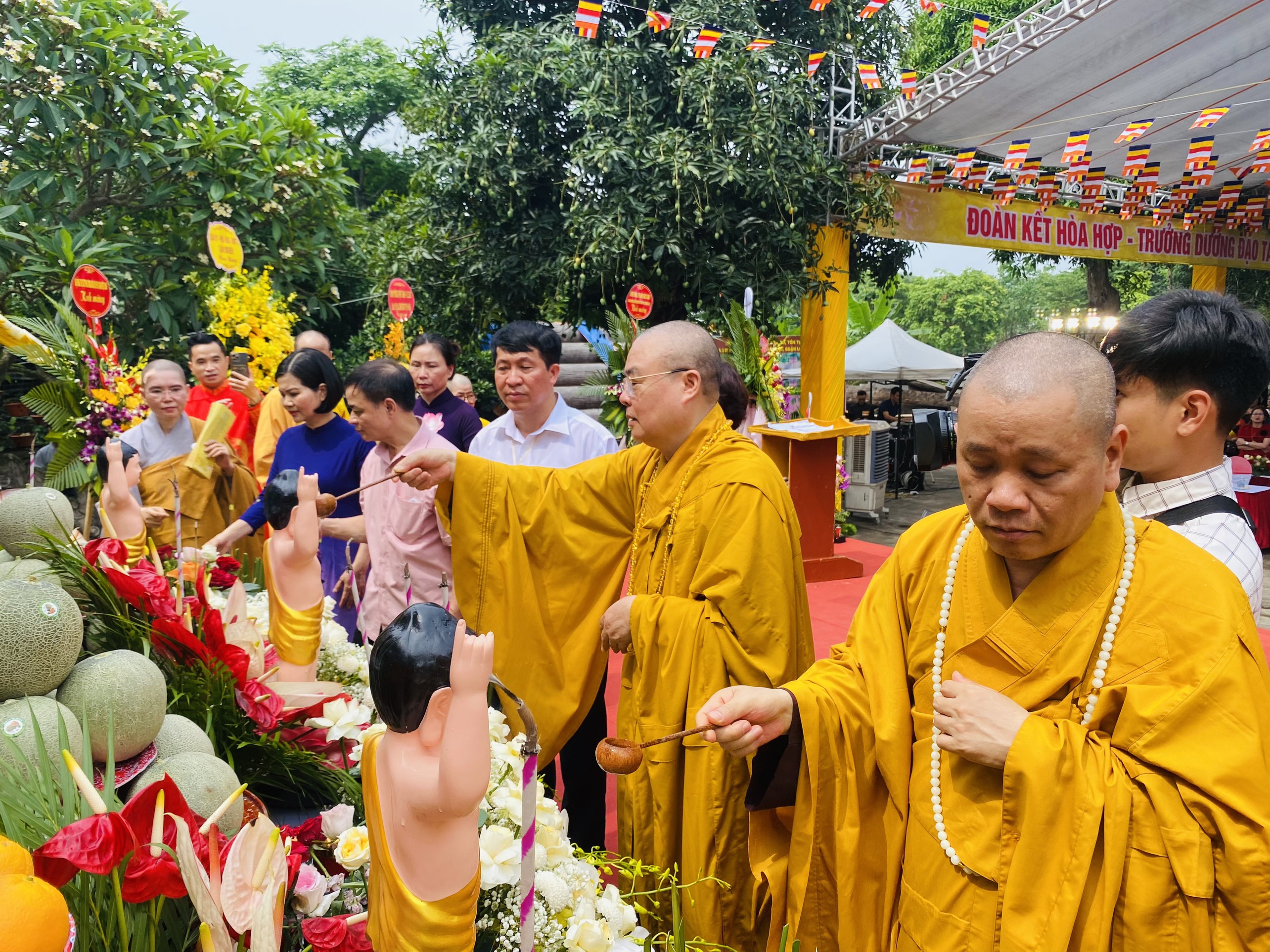 Hà Nội: Ban Trị sự GHPGVN quận Long Biên tổ chức Đại lễ Phật đản PL.2567