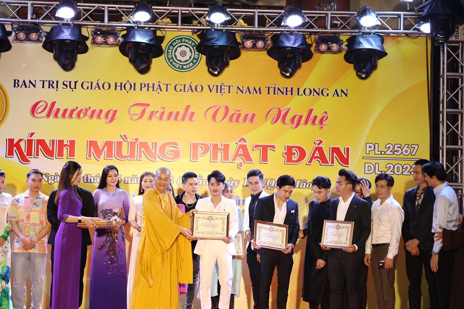 Long An: Ban Trị sự GHPGVN tỉnh tổ chức chương trình đêm văn nghệ kính mừng Phật đản năm 2023