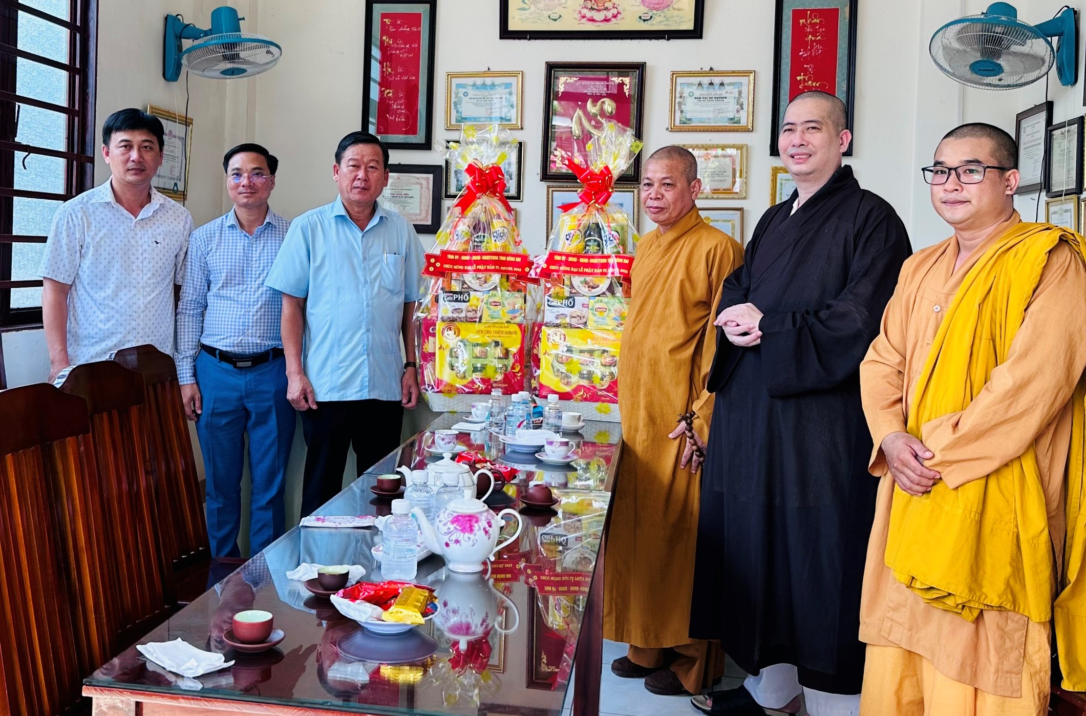 Đồng Nai: Lãnh đạo chính quyền tỉnh đến thăm và chúc mừng Phật đản PL.2567 tại chùa Xuân Hoà