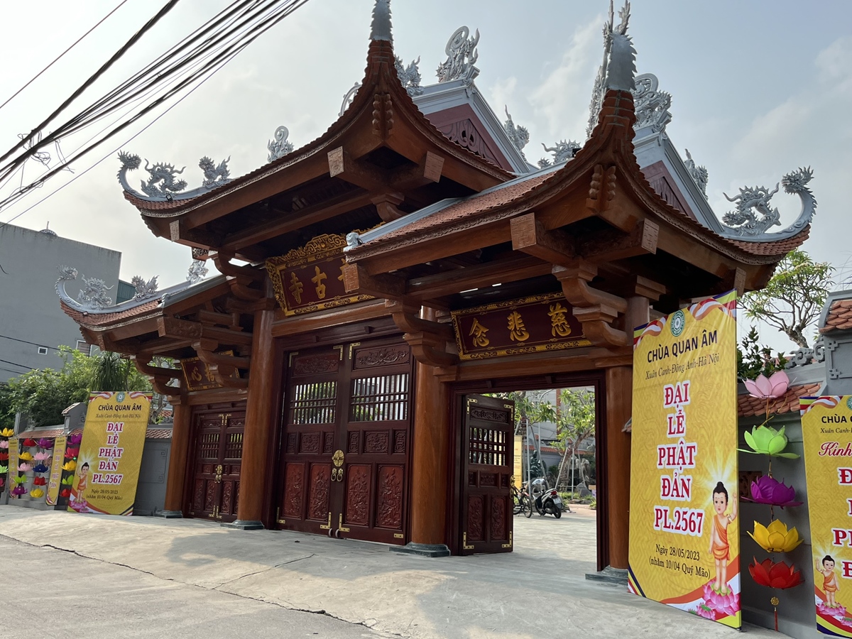 Hà Nội: Không khí chuẩn bị cho Đại lễ Phật đản tại chùa Quan Âm - Đông Anh
