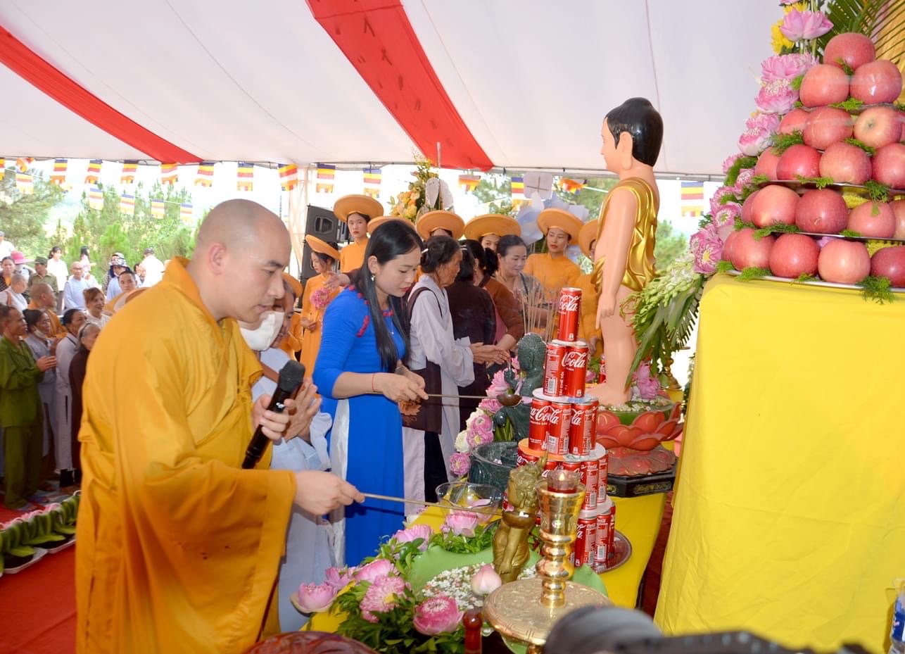 Nghệ An: Phật giáo huyện Yên Thành kính mừng Phật đản PL.2567