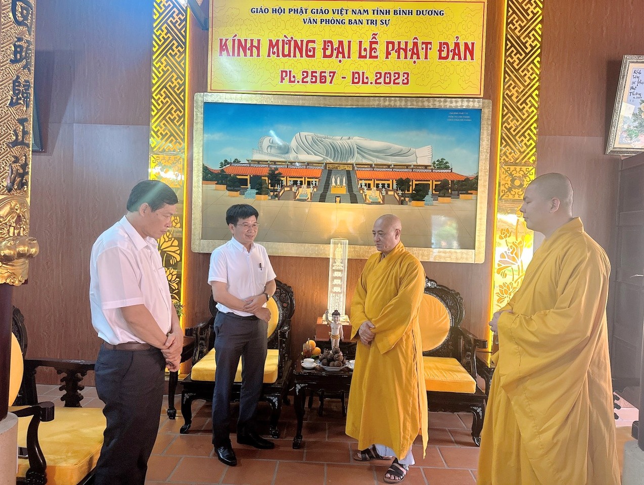 Vụ trưởng Vụ Phật giáo Ban Tôn giáo Chính phủ chúc mừng Phật đản đến HT. Thích Huệ Thông