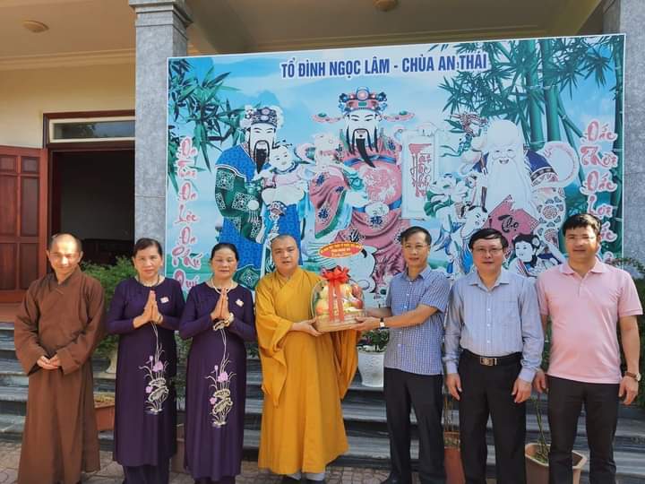 Nghệ An: Lãnh đạo UBMTTQVN tỉnh thăm và chúc mừng chùa An Thái nhân mùa Phật đản PL.2567