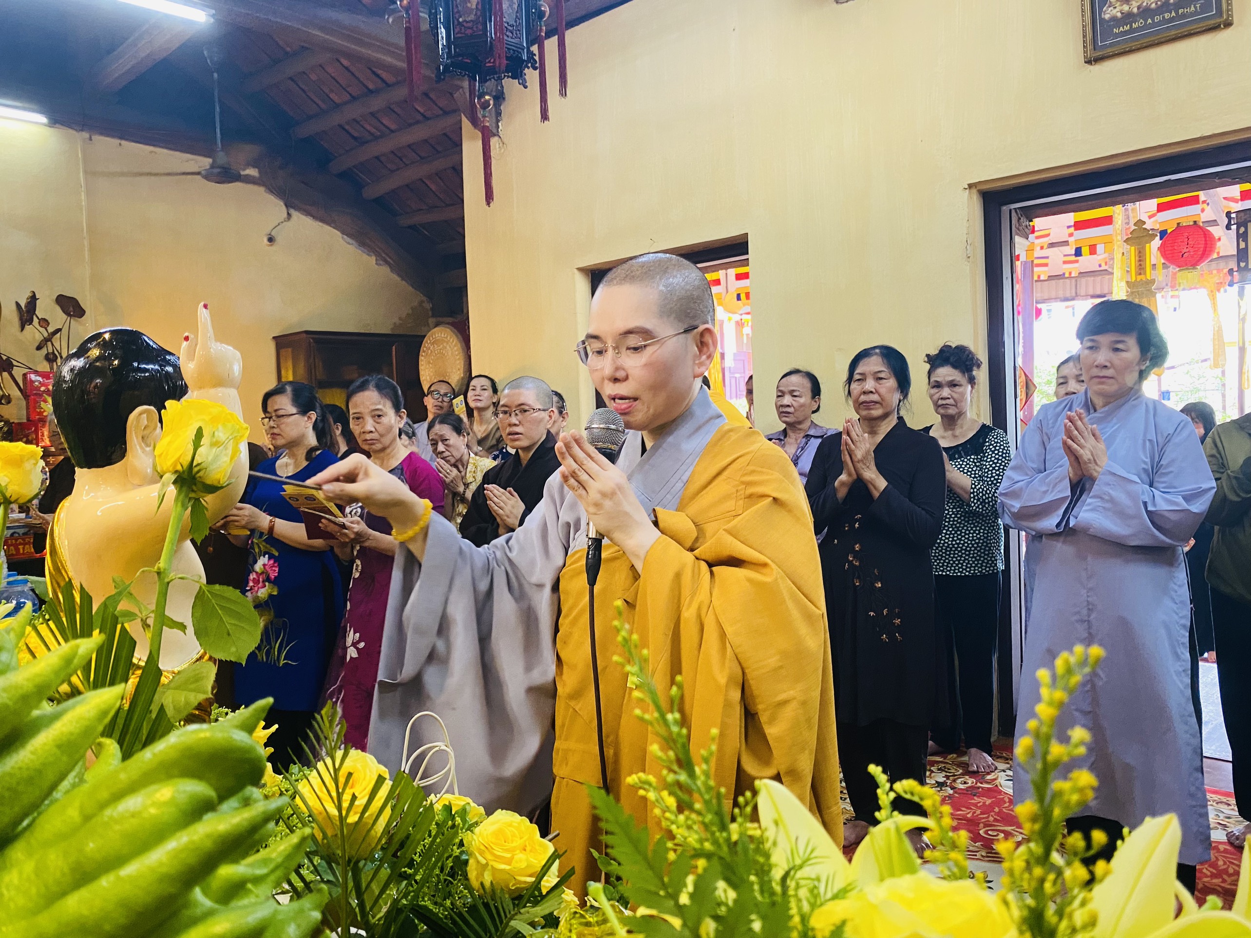 Hà Nội: Đại lễ Phật đản PL.2567 tại chùa Linh Quang