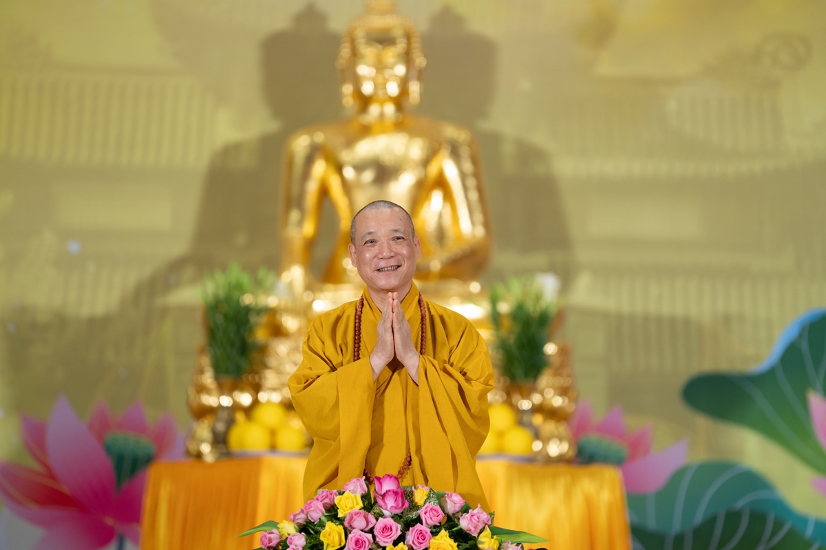 Ninh Bình: HT.Thích Bảo Nghiêm chia sẻ về tứ ân cho 1500 khóa sinh trong khóa tu tuổi trẻ tại chùa Bái Đính