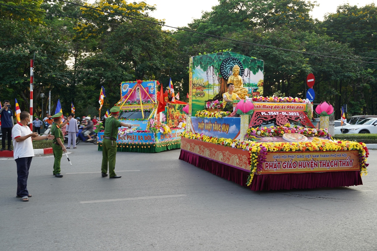 Hà Nội: Phật giáo 30 quận huyện thị diễu hành xe hoa đón mừng Đại lễ Phật đản của Ban trị sự Phật giáo thành phố