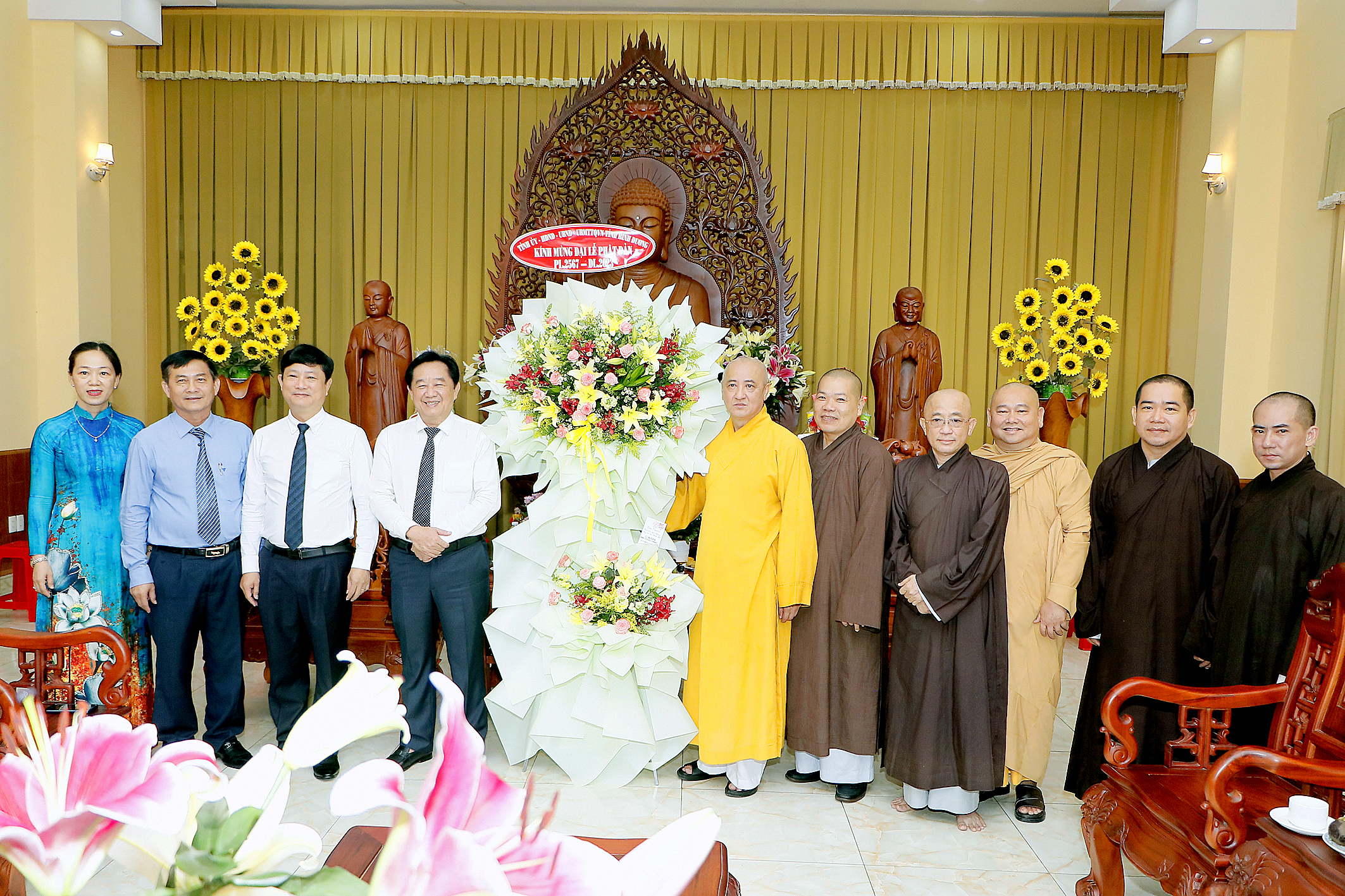 Bình Dương: Tỉnh ủy, HĐND, UBND, UBMTTQVN tỉnh và các cơ quan, ban ngành thăm, chúc mừng Đại lễ Phật đản PL.2567
