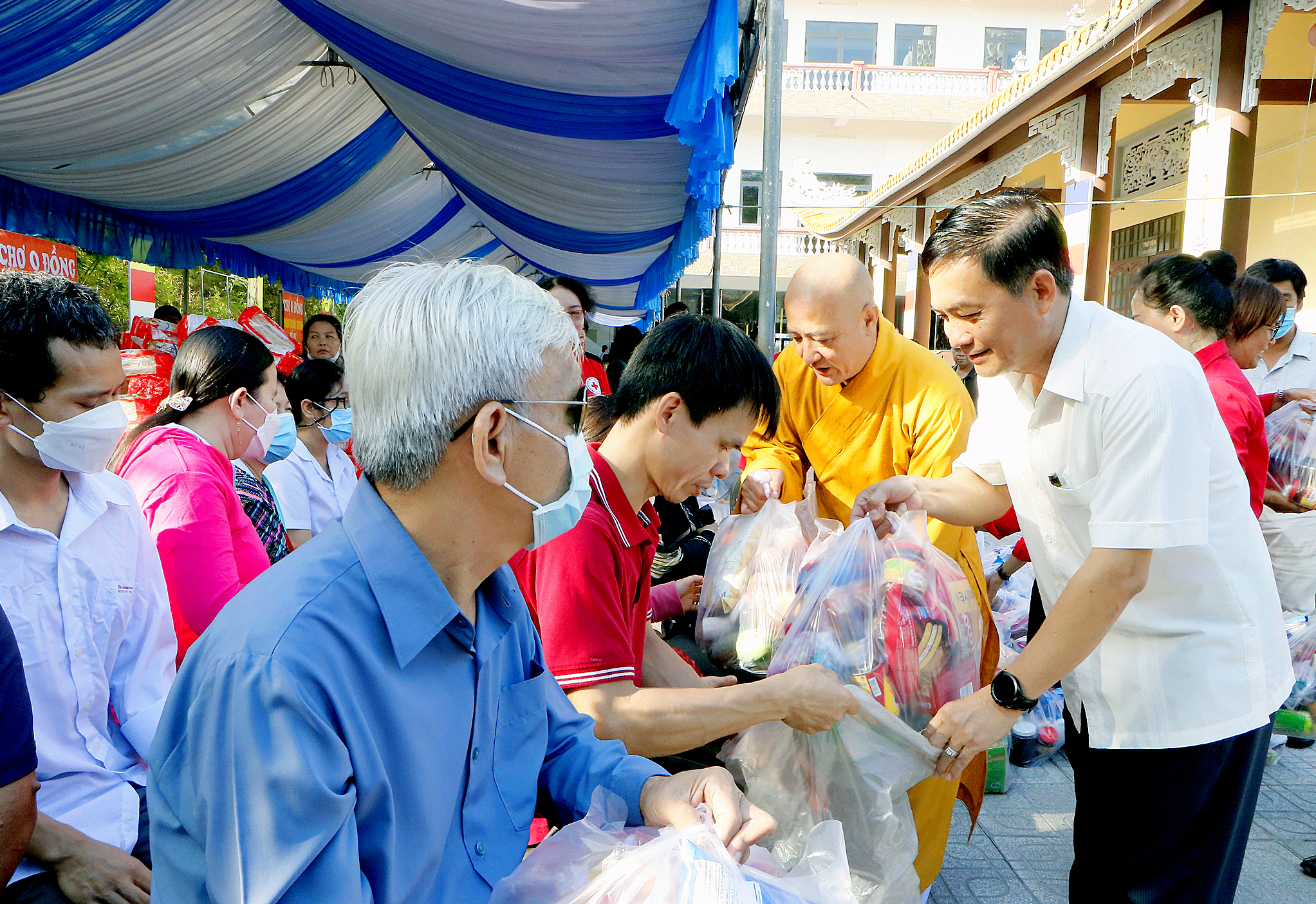 Bình Dương: Thiết thực phiên chợ 0 đồng hỗ trợ người lao động khó khăn nhân Đại lễ Phật đản PL.2567