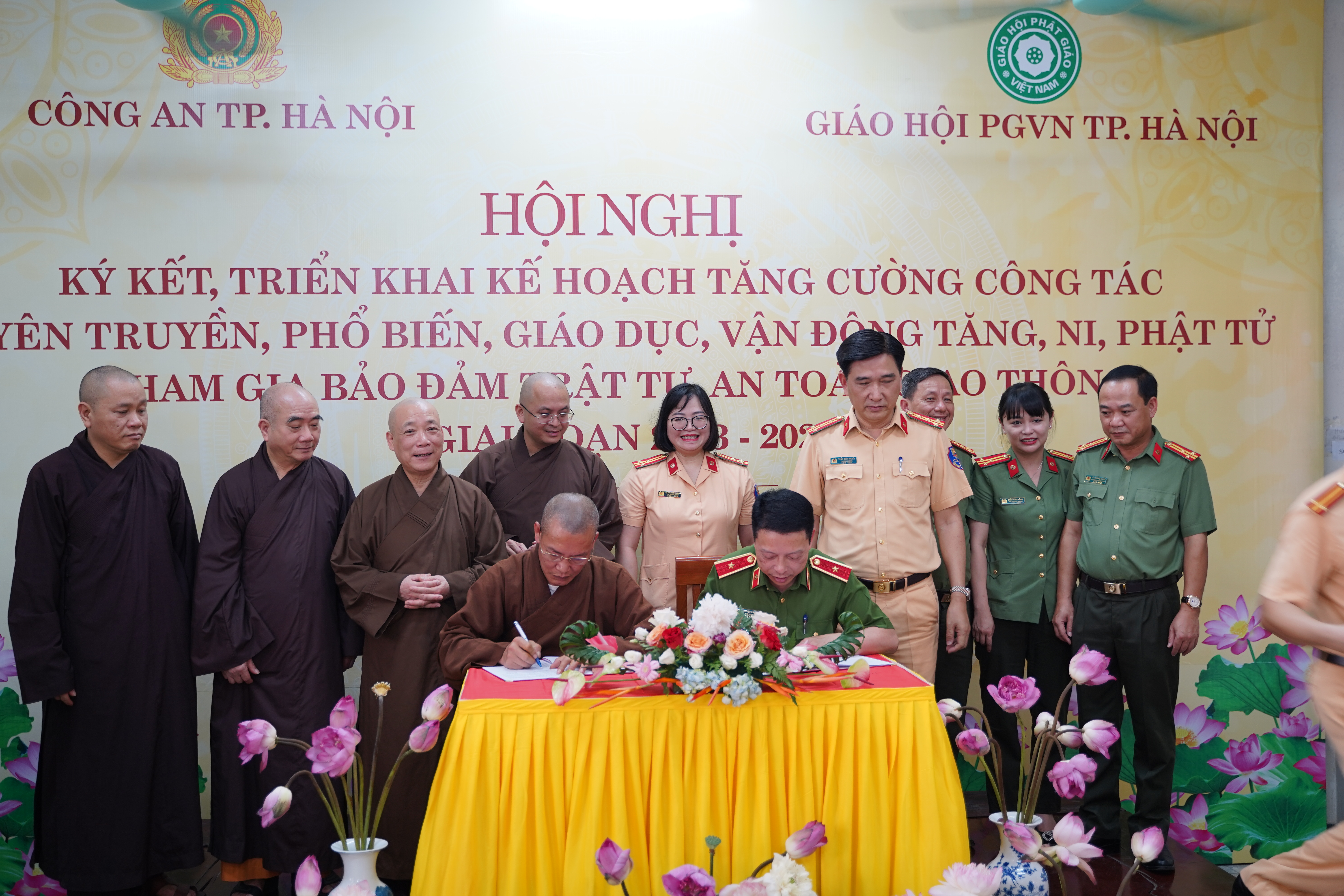 Hà Nội: BTS GHPGVN Thành phố ký kết với CATP Hà Nội về việc tham gia đảm bảo trật tự ATGT giai đoạn 2023 – 2026.