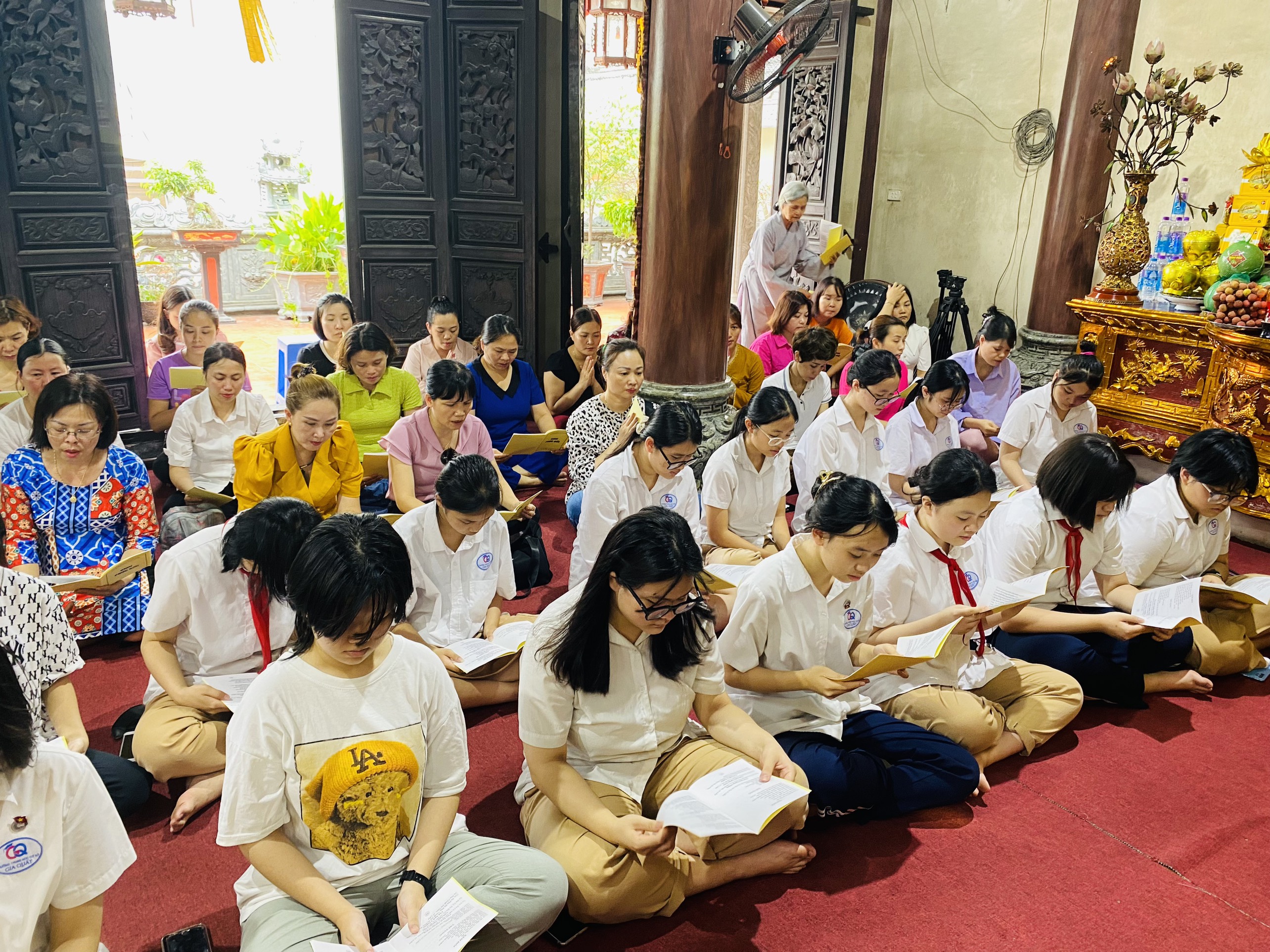 Hà Nội: Chùa Tăng Phúc lễ cầu nguyện và tư vấn mùa thi năm 2023