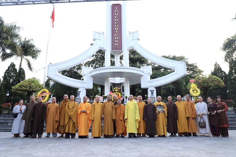 Hà Giang: Phân ban PTDT Trung ương dâng hương tại nghĩa trang Vị Xuyên