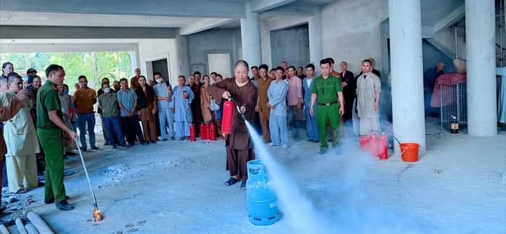 Nghệ An: Lễ diễn tập Phòng cháy chữa cháy tại chùa Diệc